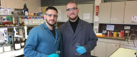 [Translate to Francais:] Lernende Galvaniker